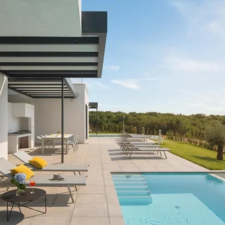 Villa Modern Noble With Outdoor And Indoor Pool