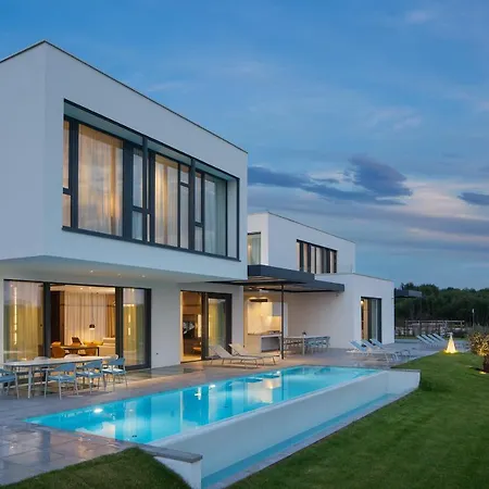 Villa Modern Noble With Outdoor And Indoor Pool
