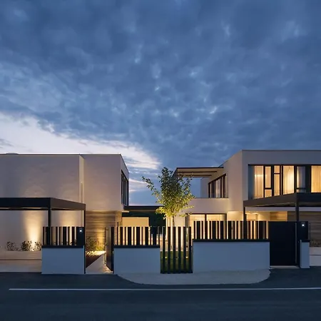 Modern Noble With Outdoor And Indoor Pool * Bale